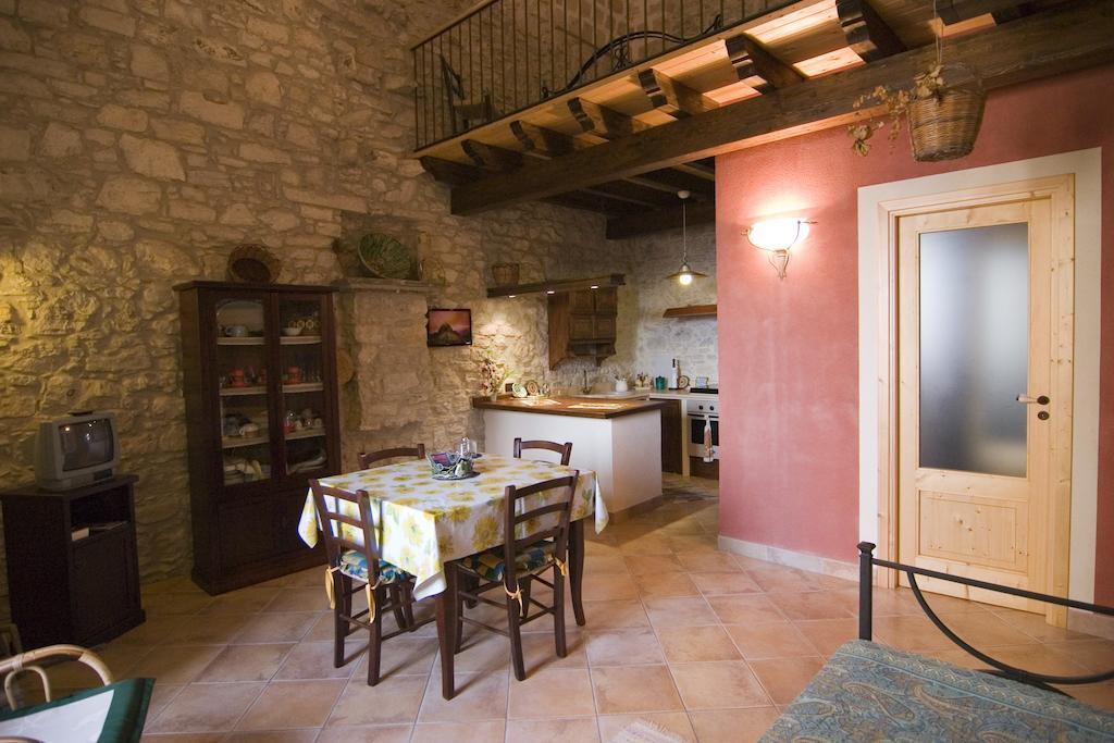Santa Teresa Apartman Erice Szoba fotó